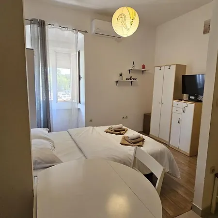 Studio Apartment Kiki For 2, Near Old Town & Beach, Free Wifi Zadar Exterior photo
