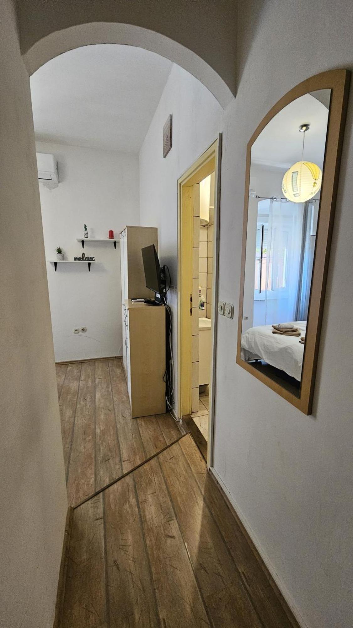 Kiki For 2, Near Old Town & Beach, Free Wifi Zadar